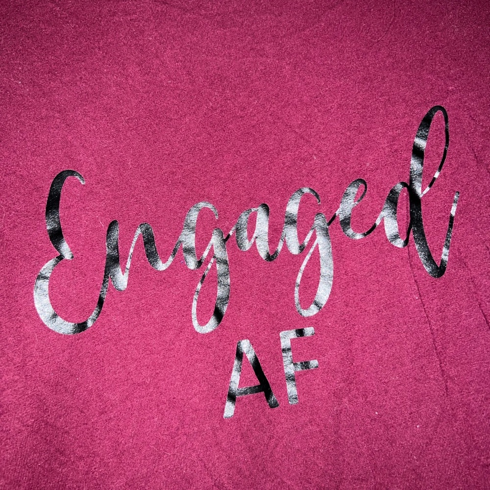 Maroon T-shirt for fiancé. Size XL
